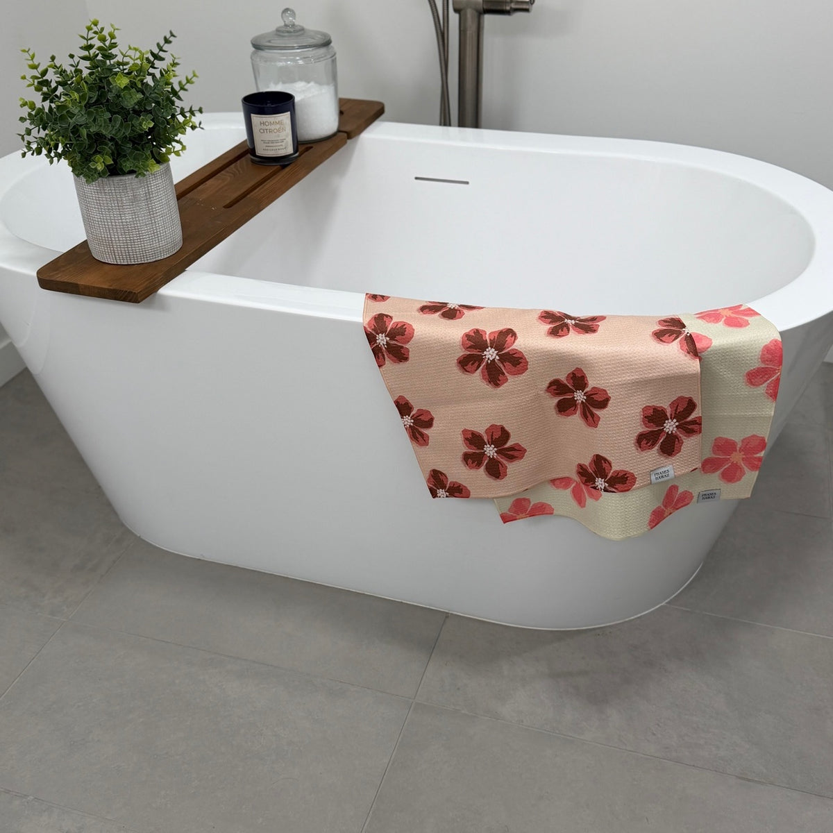 Hau Berry multipurpose microfiber towel