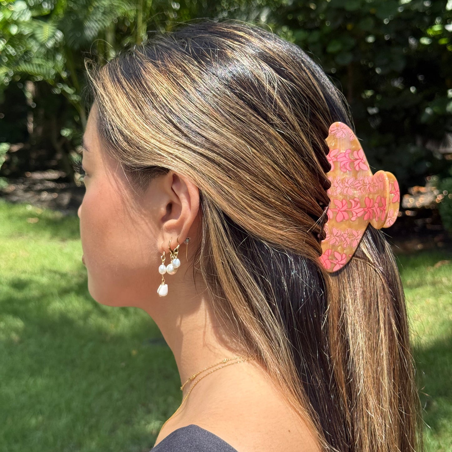Plumeria Lei - tan mini bucha