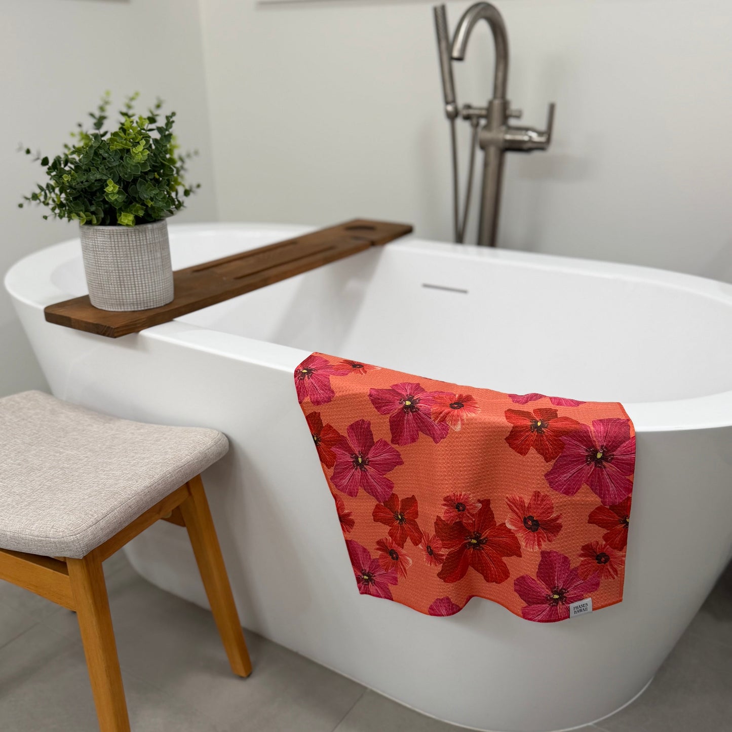 Hau Watercolor Mircrofiber Towel| Collab x Reiko